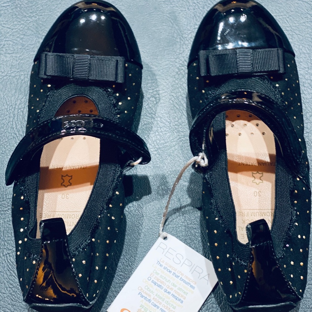 Geox Kids size 30 Black and Gold Flats